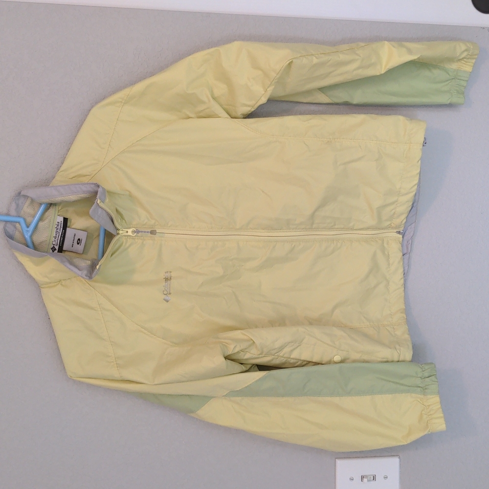 Columbia wind breaker size M.